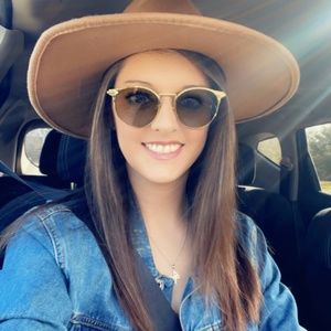 Meet your Posher, Nicole